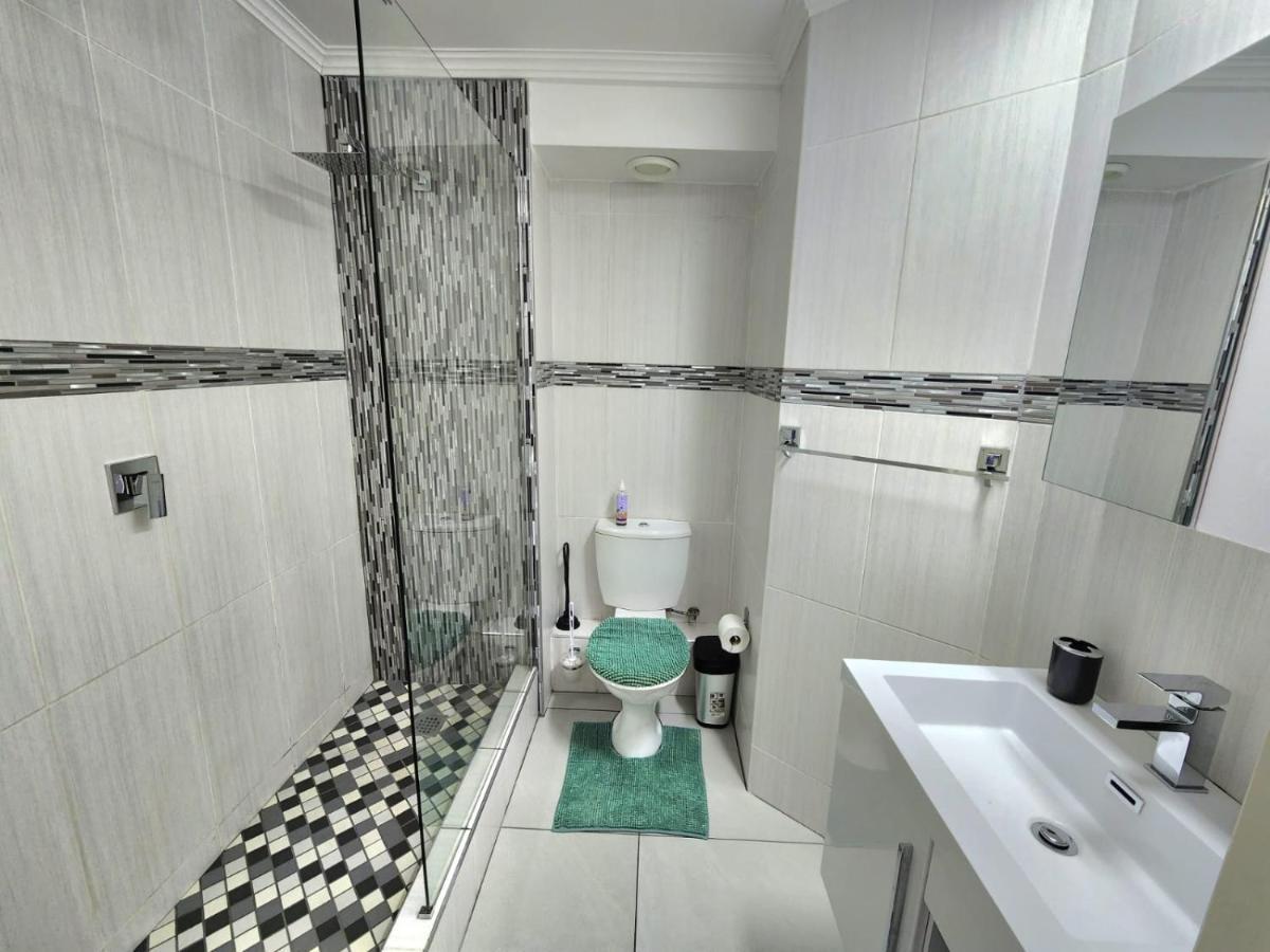 519 On Breeze Aparthotel Strand Exterior photo